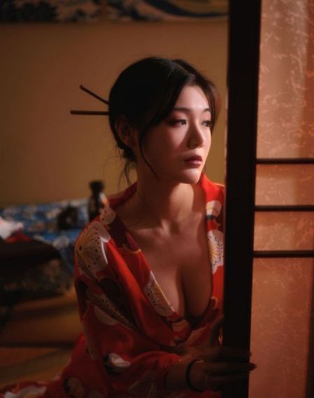俏女性开花
